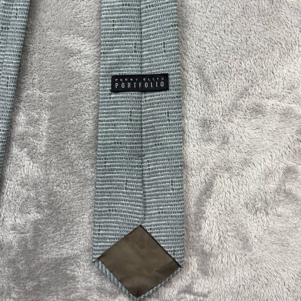 Perry Ellis Men's Classic 100% Silk Neck Tie - Picture 5 of 6